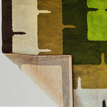 Load image into Gallery viewer, 1970s Gorgeous Geometric Space Age Rug in Wool. Made in Italy