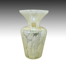 Load image into Gallery viewer, 1970s Luxury handcrafted Green Vase in Murano glass by Maestro del Vetro. Made in Italy. Madinteriorart by Maden