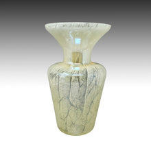 Load image into Gallery viewer, 1970s Luxury handcrafted Green Vase in Murano glass by Maestro del Vetro. Made in Italy. Madinteriorart by Maden