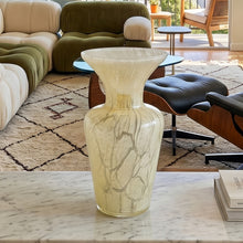 Load image into Gallery viewer, 1970s Luxury handcrafted Green Vase in Murano glass by Maestro del Vetro. Made in Italy. Madinteriorart by Maden