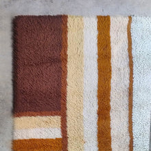 Load image into Gallery viewer, 1970s Museum-Grade Avant-Garde Wool Rug The Epithet of Space Age Luxury. Made in Italy tappeto Madinteriorart by Maden