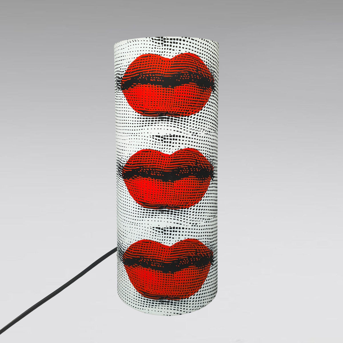 1990s Piero Fornasetti 'Kisses' Table Lamp for Antonangeli, Follia