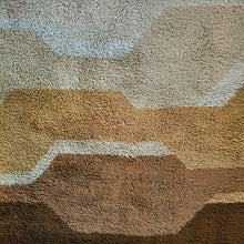Load image into Gallery viewer, Mid-Century Modern Space Age Italian Wool Rug with Geometric Pattern, 1970s tappeto Madinteriorart by Maden