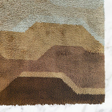 Load image into Gallery viewer, Mid-Century Modern Space Age Italian Wool Rug with Geometric Pattern, 1970s tappeto Madinteriorart by Maden