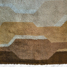Load image into Gallery viewer, Mid-Century Modern Space Age Italian Wool Rug with Geometric Pattern, 1970s tappeto Madinteriorart by Maden
