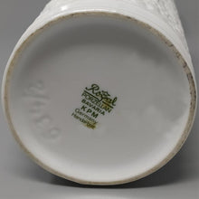 Load image into Gallery viewer, 1970s Stunning Space Age White Vase in Bavaria's Porcelain. Made in Germany Madinteriorart by Maden