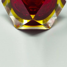 Load image into Gallery viewer, 1960s Stunning Table Lighter in Murano Sommerso Glass By Flavio Poli for Seguso Madinteriorart by Maden
