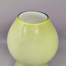 Load image into Gallery viewer, 1970s Astonishing Space Age Green Vase in Murano Glass. Made in Italy Madinteriorart by Maden
