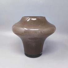 Load image into Gallery viewer, 1970s Gorgeous Beige Vase in Murano Glass by Dogi. Made in Italy Madinteriorart by Maden
