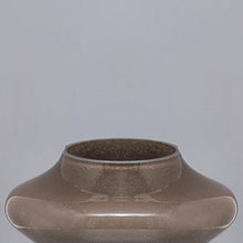 Load image into Gallery viewer, 1970s Gorgeous Beige Vase in Murano Glass by Dogi. Made in Italy Madinteriorart by Maden
