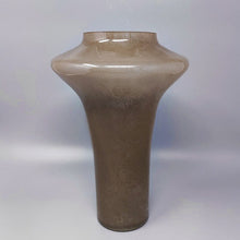 Load image into Gallery viewer, 1970s Gorgeous Beige Vase in Murano Glass by Dogi. Made in Italy Madinteriorart by Maden
