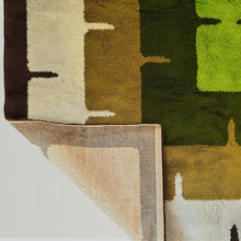 Load image into Gallery viewer, 1970s Gorgeous Geometric Space Age Rug in Wool. Made in Italy Madinteriorart by Maden
