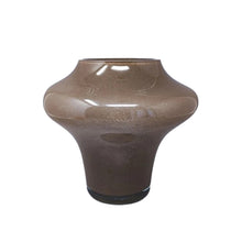 Load image into Gallery viewer, 1970s Gorgeous Beige Vase in Murano Glass by Dogi. Made in Italy
