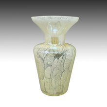 Load image into Gallery viewer, 1970s Luxury handcrafted Green Vase in Murano glass by Maestro del Vetro. Made in Italy. Madinteriorart by Maden
