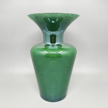 Load image into Gallery viewer, 1970s Luxury handcrafted Green Vase in Murano glass by Maestro del Vetro. Made in Italy. Madinteriorart by Maden
