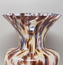 Load image into Gallery viewer, 1970s Luxury Handrafted Vase in Murano Glass by Maestro del Vetro. Made in Italy Madinteriorart by Maden
