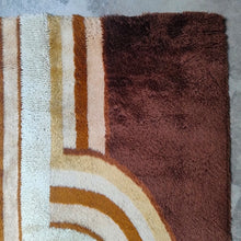 Load image into Gallery viewer, 1970s Museum-Grade Avant-Garde Wool Rug The Epithet of Space Age Luxury. Made in Italy tappeto Madinteriorart by Maden
