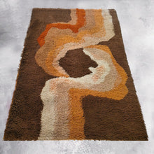 Load image into Gallery viewer, 1970s Space Age Wool Rug | Mid-Century Modern Organic Wave Pattern. Made in Italy tappeto Madinteriorart by Maden
