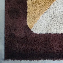 Load image into Gallery viewer, 1970s Stunning Geometric Space Age Rug in Wool. Made in Italy tappeto Madinteriorart by Maden
