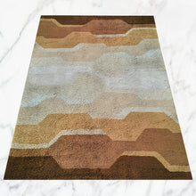 Load image into Gallery viewer, Mid-Century Modern Space Age Italian Wool Rug with Geometric Pattern, 1970s tappeto Madinteriorart by Maden
