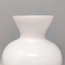 Load image into Gallery viewer, 1960s Astonishing Beige Vase By Ca&#39; Dei Vetrai in Murano Glass. Made in Italy Madinteriorart by Maden
