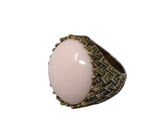 1960s Original Vintage Pink Ring in Lucite Madinteriorartshop by Maden