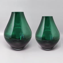 Load image into Gallery viewer, 1970s Gorgeous Green Pair of Vases in Murano Glass by Dogi. Made in Italy Madinteriorart by Maden
