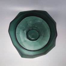 Load image into Gallery viewer, 1970s Gorgeous Green Polyedric Vase by Dogi in Murano Glass. Made in Italy Madinteriorart by Maden
