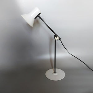 1970s Gorgeous White Space Age Table Lamp by Veneta Lumi. Made in Italy Madinteriorart by Maden